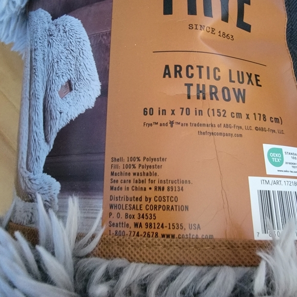 FRYE Arctic Luxe Faux Fur Throw Blanket - Picture 10 of 11